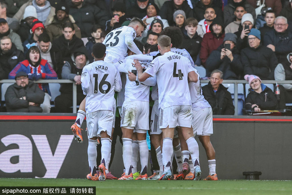 皇马3000万中卫重伤4个月！阿隆索哭晕：生死战后防6将养伤+2人染红